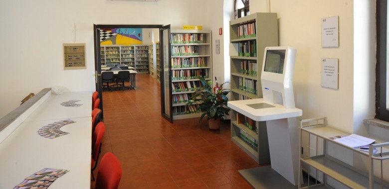 Interno della Biblioteca comunale Paolo Angelani